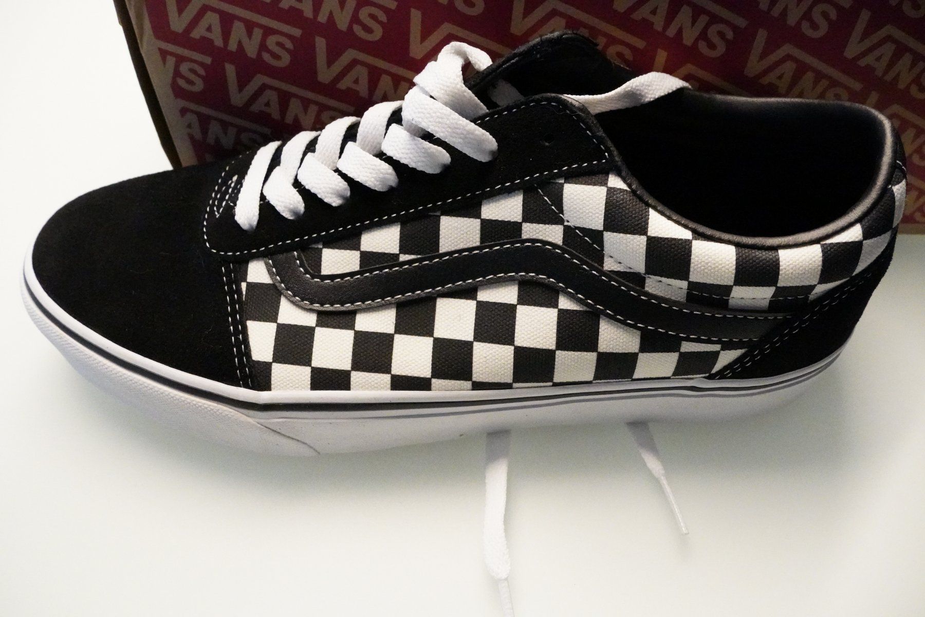 Vans Scarpe da uomo: Vans Ward (Checkered) Back/True Wh VN0A38DMPVJ1 – Nuovo e nell'imballaggio originale da Oberwil b. Büren venduto da lelicorne