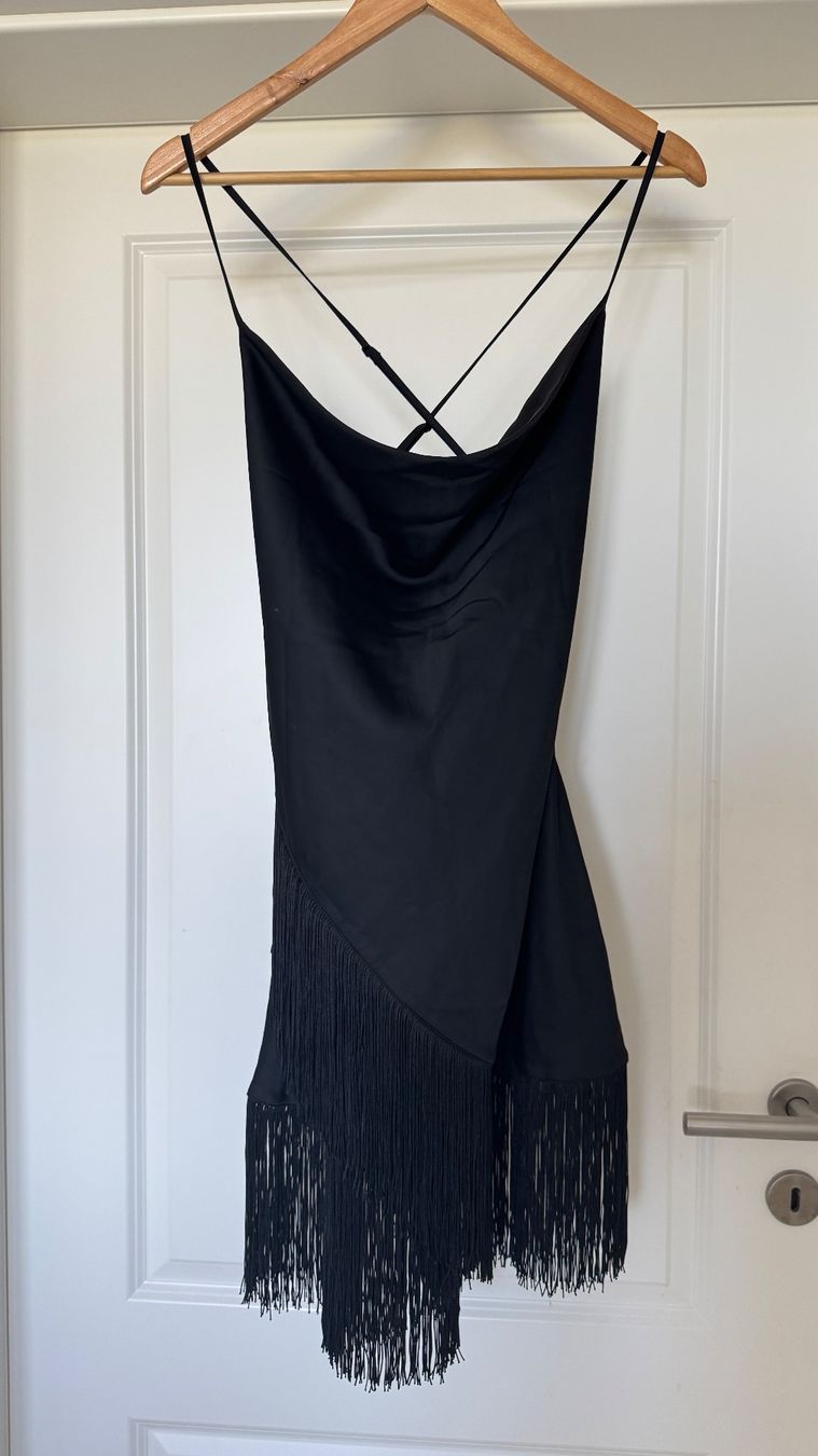 Vestiti: Robe noire satinée à franges – Usato da giffers venduto da sev_c9x9
