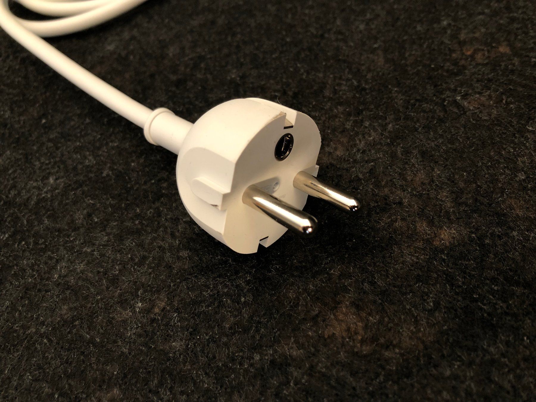 Apple Cavi: Apple charger cable E/F. 180 cm. – Nuovo (secondo la descrizione) da Saignelégier venduto da Ax3l 3