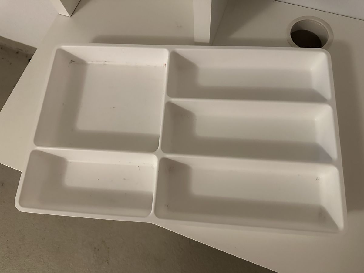 Scrivanie: Schreibtisch IKEA MICKE – Usato da Zufikon venduto da tam_gfx6 6