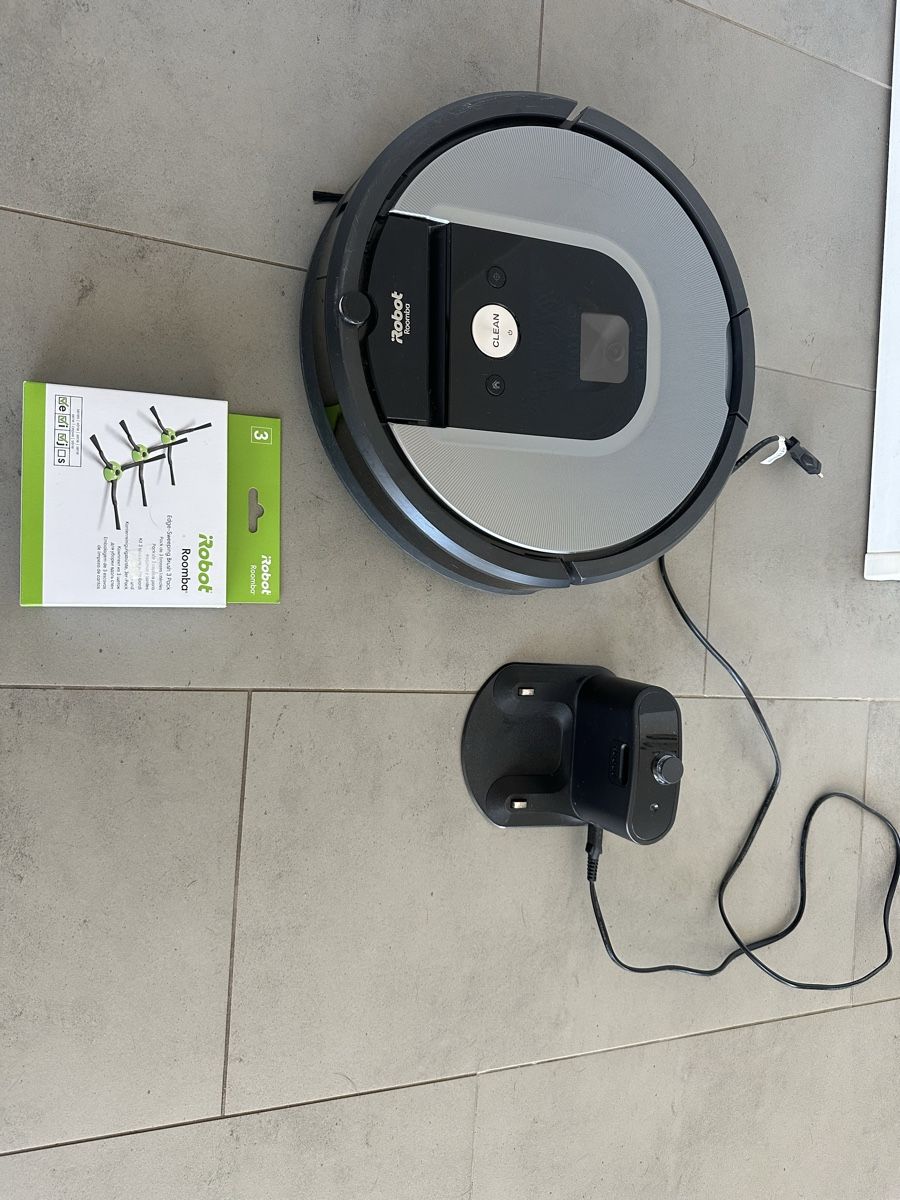 Irobot Aspirapolveri & Accessori: iRobot Roomba 975 + station + brosses neuves – Usato da Attalens venduto da Scarach