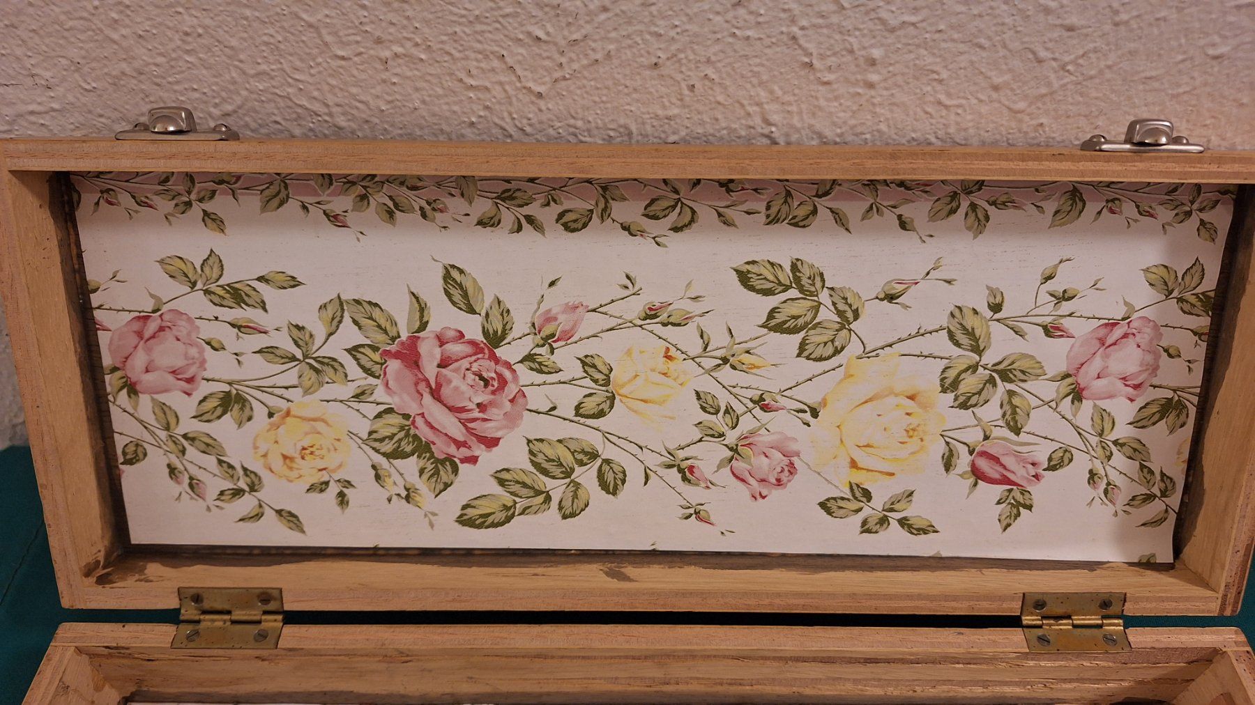 Portagioie: Holzschatulle, Tragegriff ,Schnappverschluss Cheney England – Usato da Arlesheim venduto da shopradl 9