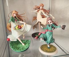 „Spice and Wolf“-Figuren mit Verpackungen