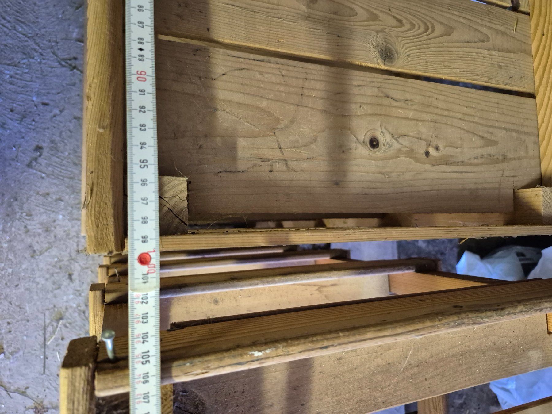 Articoli in legno: Hurde Nr.2 – Usato da Schönenberg ZH venduto da Split 2