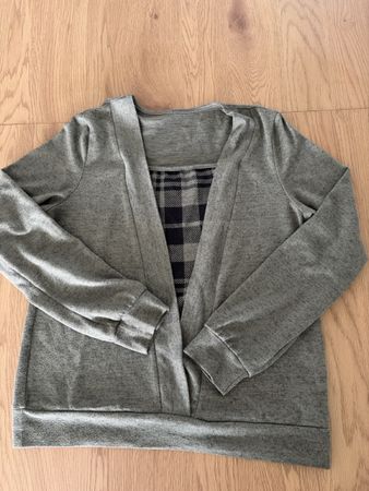 Olivegrüner Pullover mit Karo-Einsatz, Gr. M,m