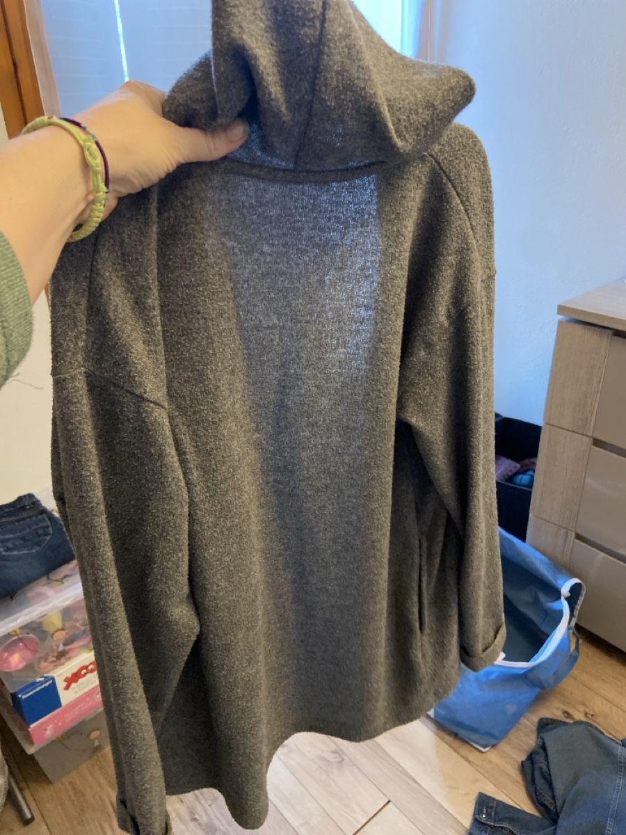 Altro abbigliamento per bambina: Jaquette longue 10 ans anthracite  – Usato da Sornard (Nendaz) venduto da delezedoris 2