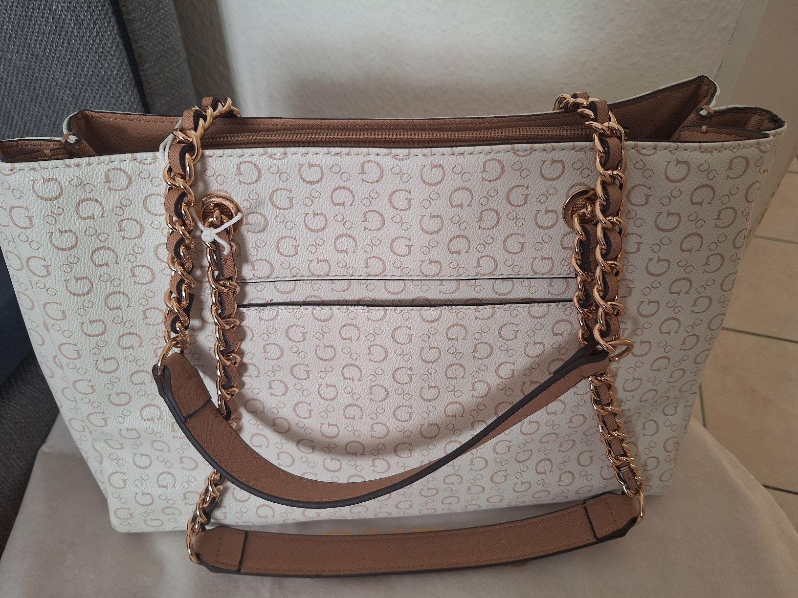 Guess Sacs femmes: Guess  sac à main  – Neuf avec emballage d'origine à Fribourg par car_6vvs 1