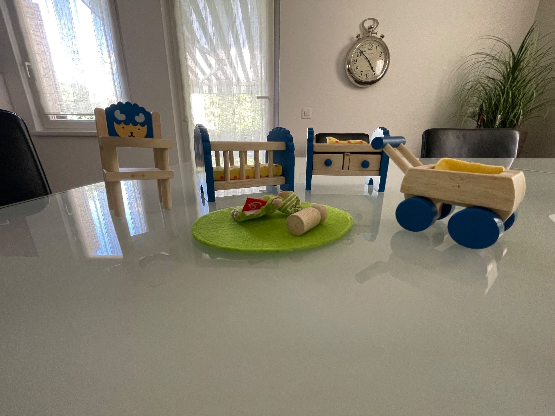 Case e mobili per bambole: Puppenstubenmöbel -bebezimmer holz – Usato da Pfeffingen venduto da Purzzeli 1