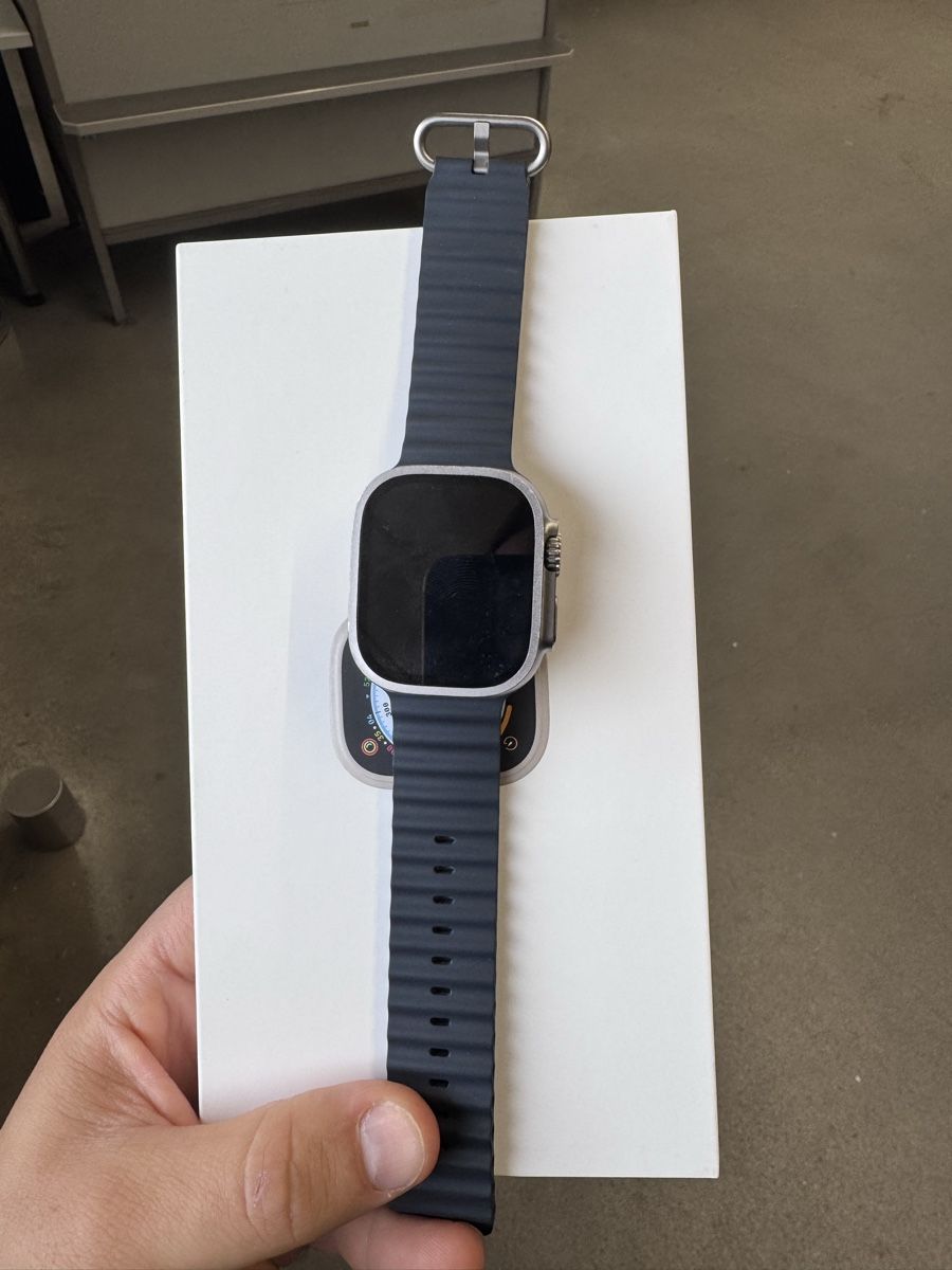 Apple Smartwatch: Apple Watch Ultra 49mm Titanium/Ceramic Case – Gebraucht aus Aarburg von Adi_Still