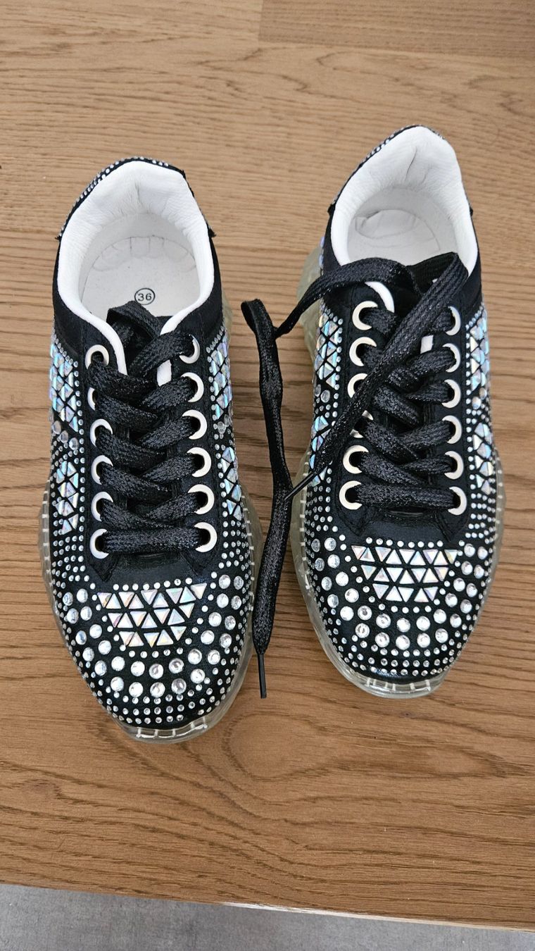 Scarpe da donna: Scarpe borchiate n.36 – Usato da Melano venduto da H-Sara