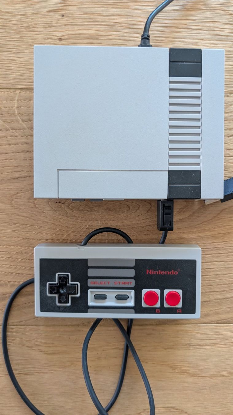 Nintendo Console: Nintendo Classic Mini Entertainment System Konsole grau – Usato da Widnau venduto da Mcdynamite