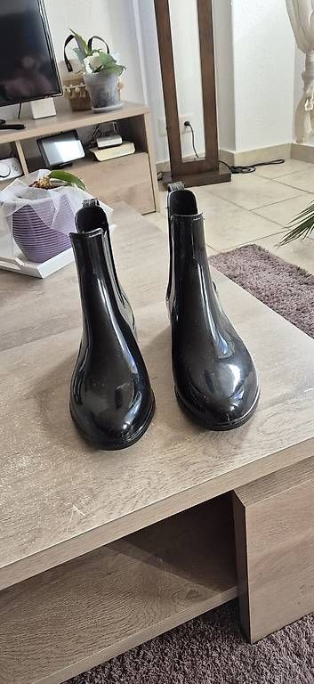 Damenschuhe: Bottines de pluie neuves point. 37 – Gebraucht aus Ste-Croix von kar_9x7w 1
