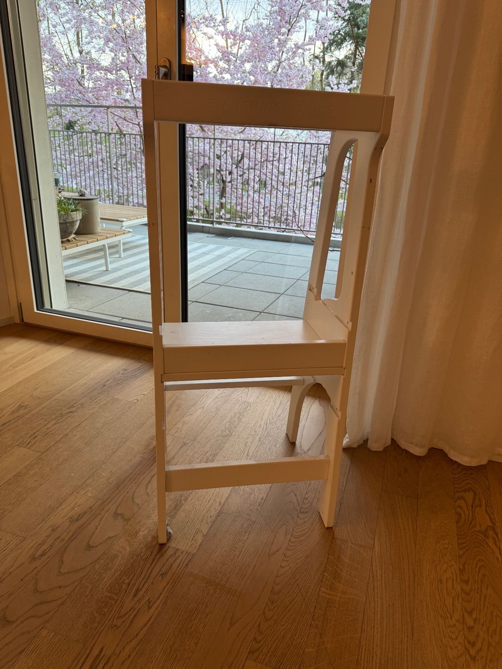 Scale: Kitchen Tower Kids Kitchen Stool – Usato da Zürich venduto da van_k8pp 1