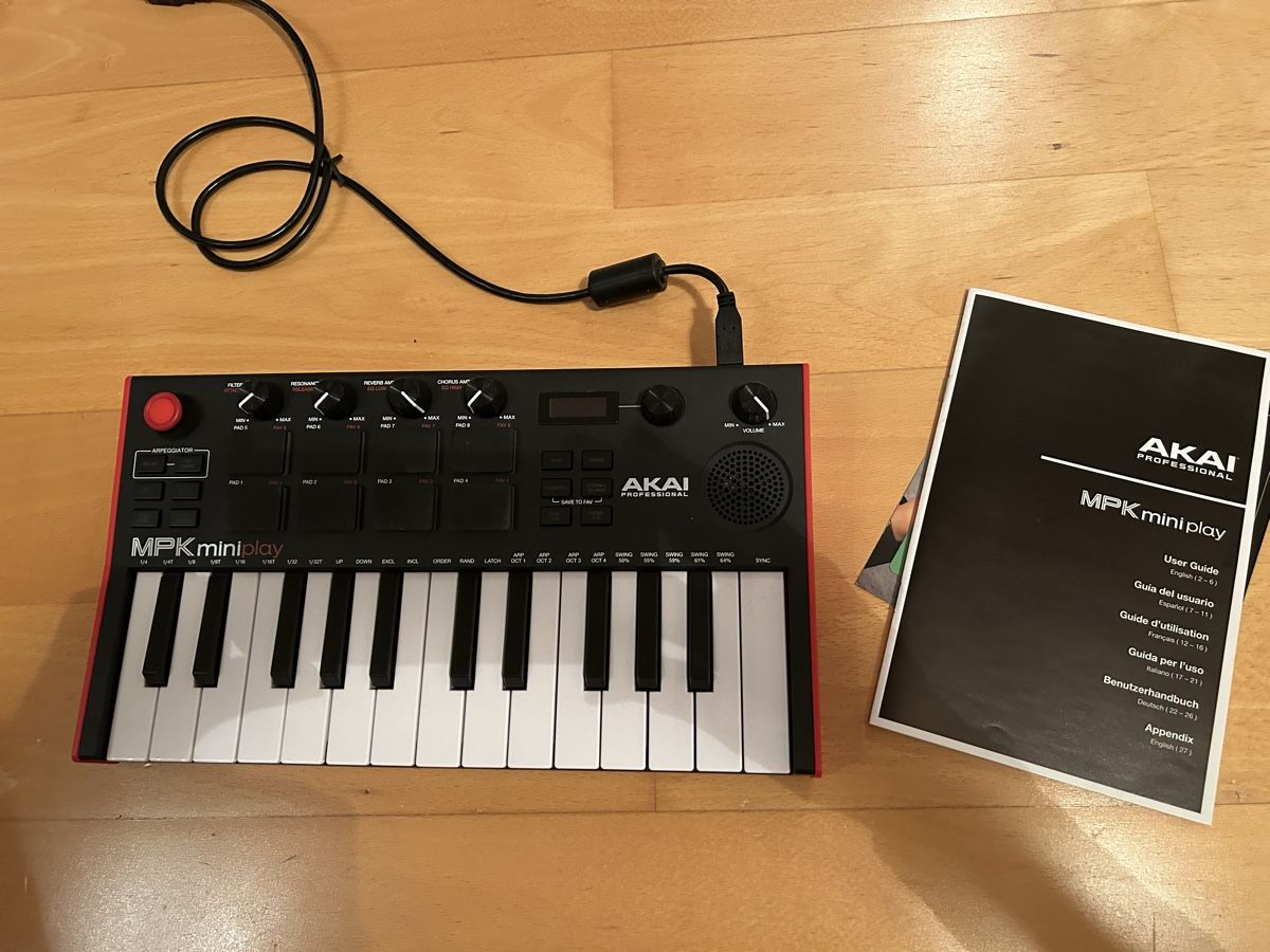 Akai Console di mixaggio: AKAI MPK Mini Play Keyboard, Neu! – Nuovo (secondo la descrizione) da Schaffhausen venduto da Wolves02 1