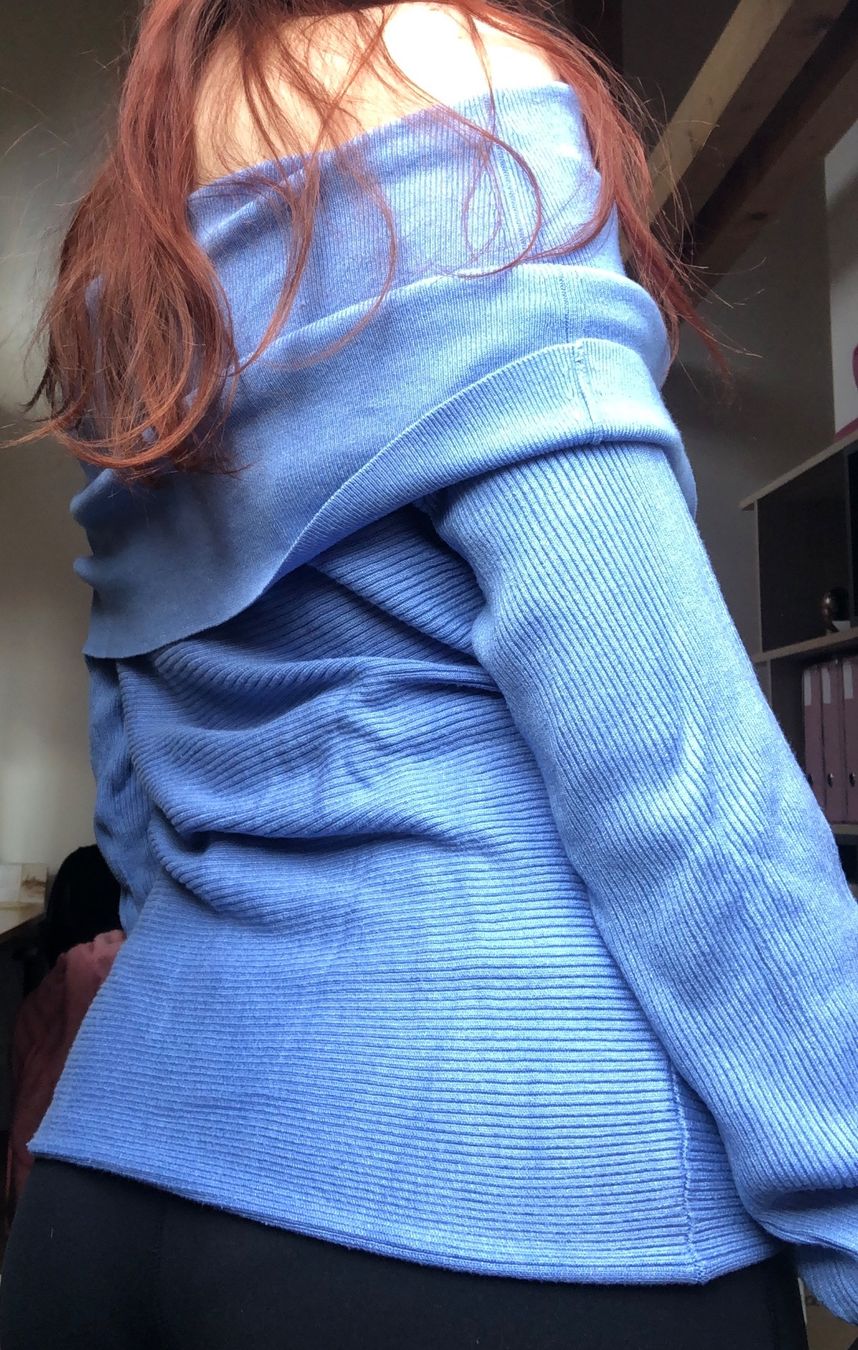 Maglioni & Felpe: Pull bleu épaules dénudées – Usato da Bulle venduto da sop_ct6x 1
