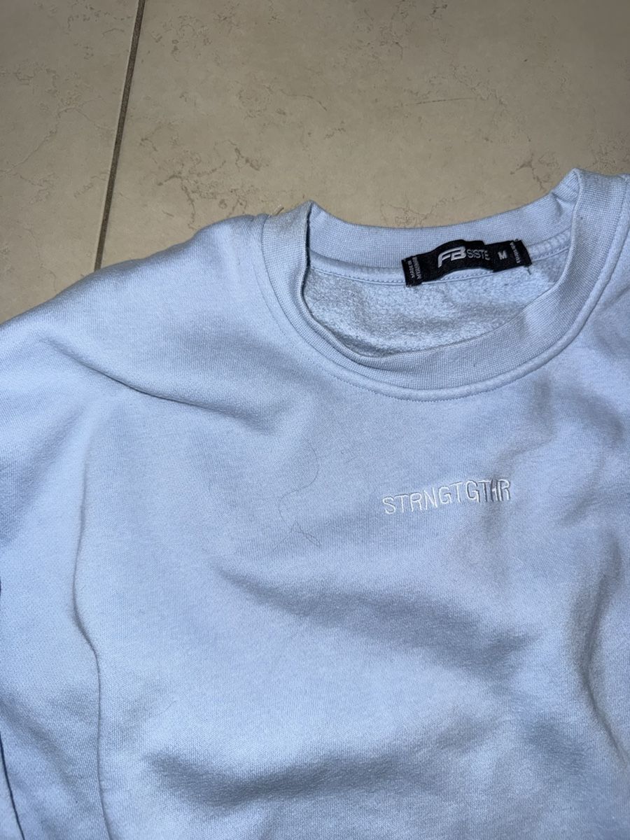 Maglioni & Felpe: Sweatshirt hellblau Rundhalsausschnitt gebraucht – Usato da Kreuzlingen venduto da sop_kxw5 2