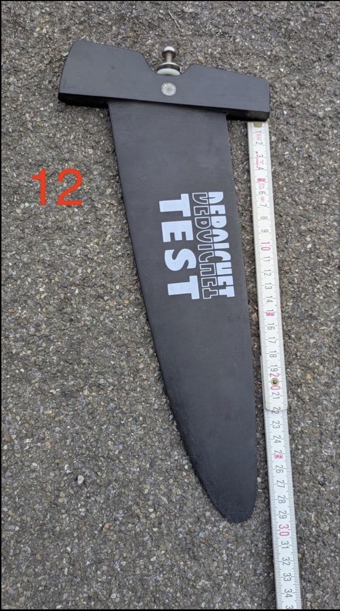 Surfboards & Schwimmbrette: DEBOICHET Powerbox-Finne 30 cm – Gebraucht aus Küssnacht am Rigi von Babalina82