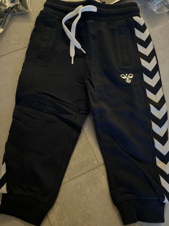 Neu!! Hummel Baby Hose kurz Gr. 80 Schwarz mit Mustern