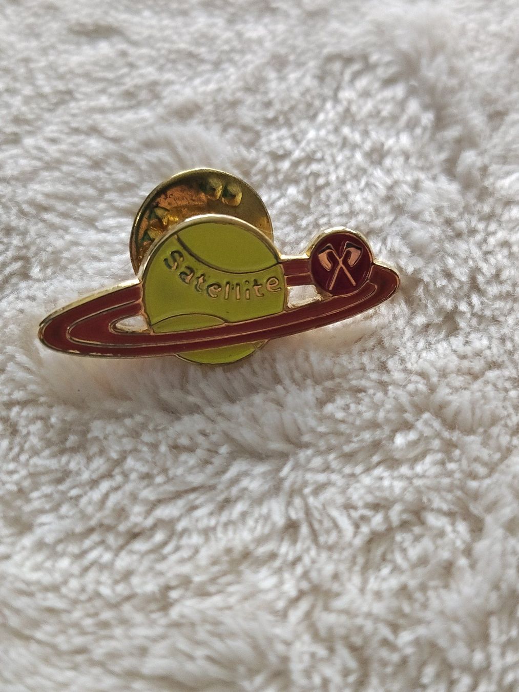 Placchette & Badge: Pin's tennis Bienne – Usato da Plagne venduto da gigi204