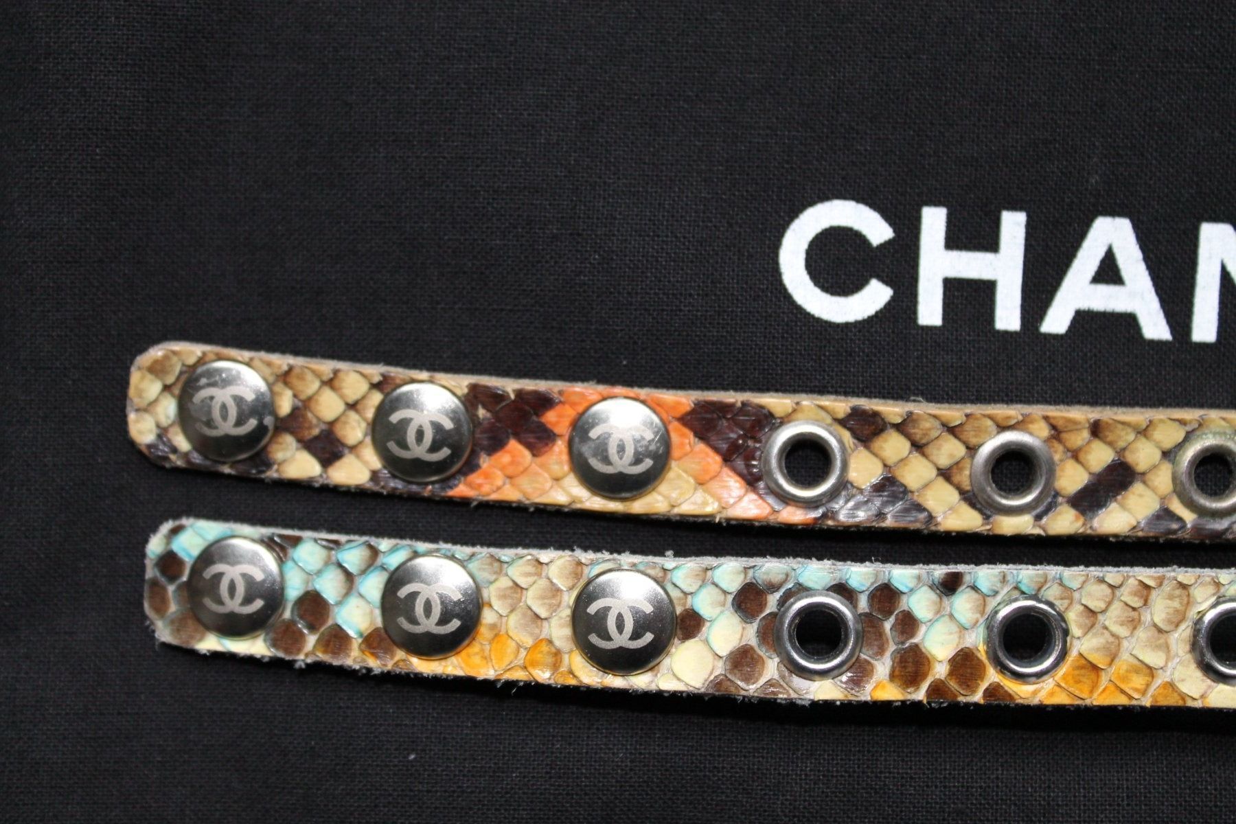 Chanel Armbänder & -reifen: CHANEL Python Leder Armband Armreif CC Logo – Gebraucht aus Wängi von Pambola 1
