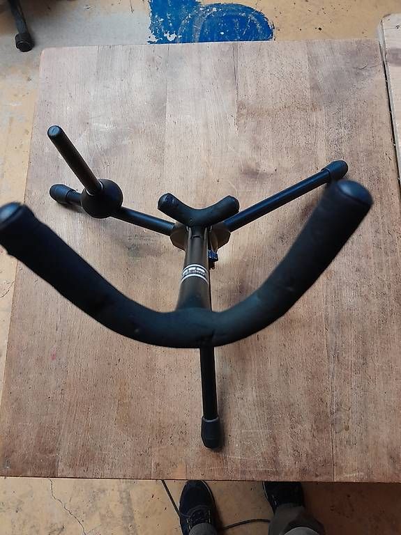 Strumenti musicali: Stand Sax clarinette – Usato da Lausanne venduto da EdwinBOSU