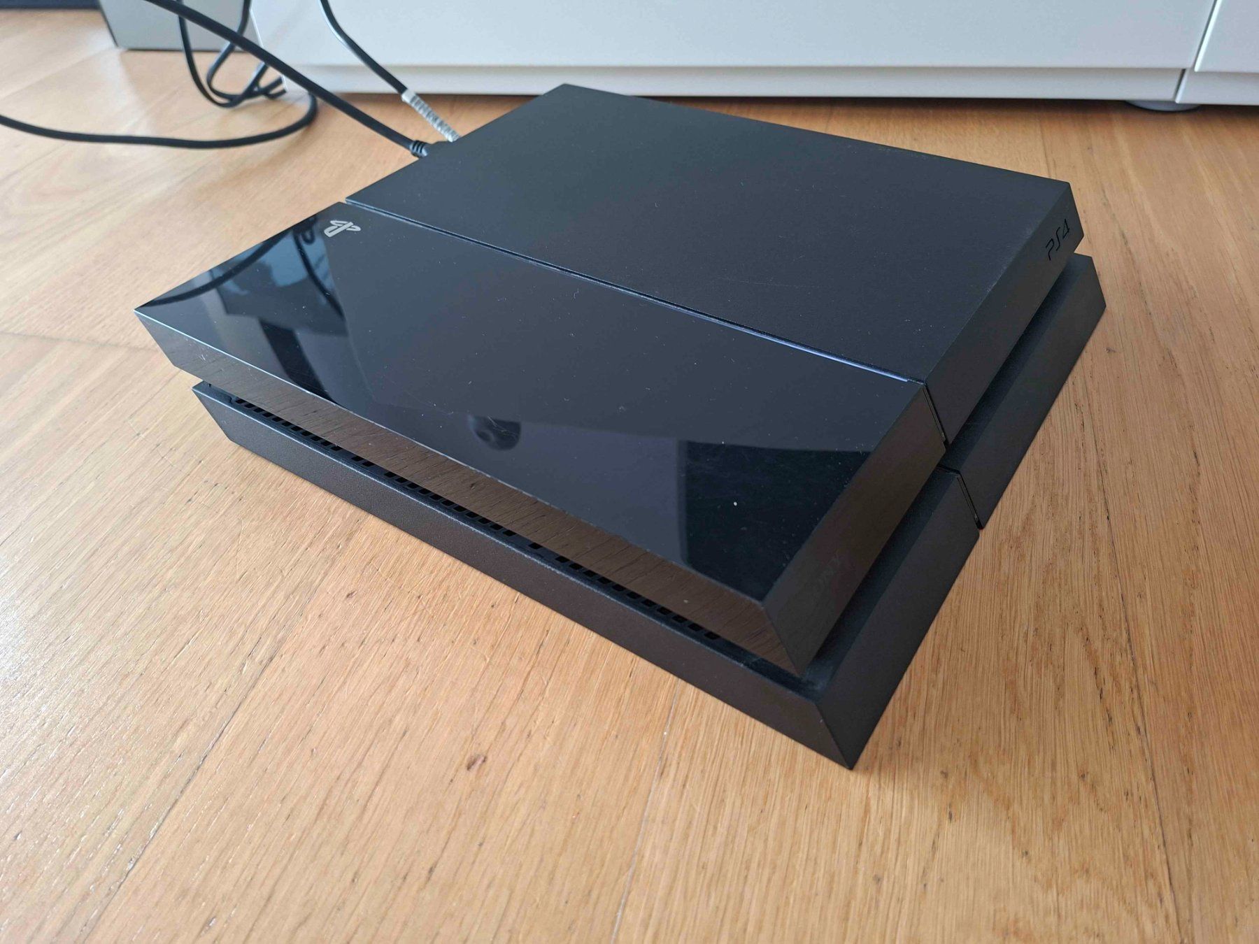 Sony Console: PS4 400GB inkl. 2 Controller & Fifa 21 – Usato da Bremgarten AG venduto da ikaras88
