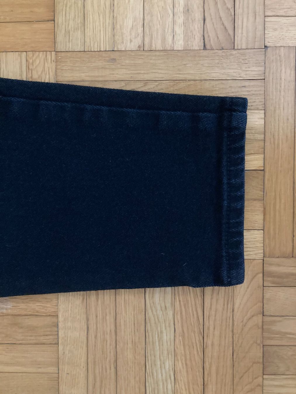 Jeans: Schwarze Jeans, zeitloser Klassiker – Usato da Obfelden venduto da miau68 2