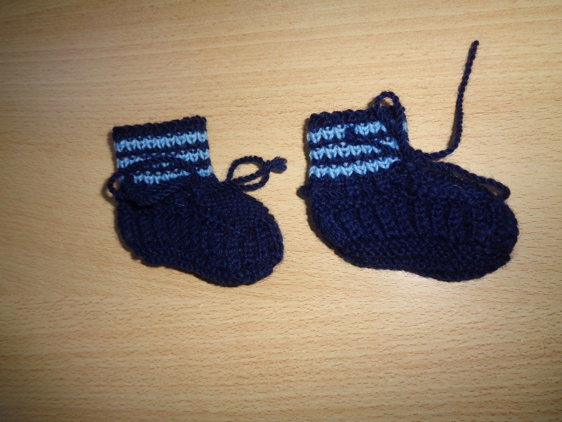 Socken für Kinder: *** selbstgestrickte Babyfinkli *** / Neub 1.00 – Neu (gemäss Beschreibung) aus Othmarsingen von Leuchtturmlady 1