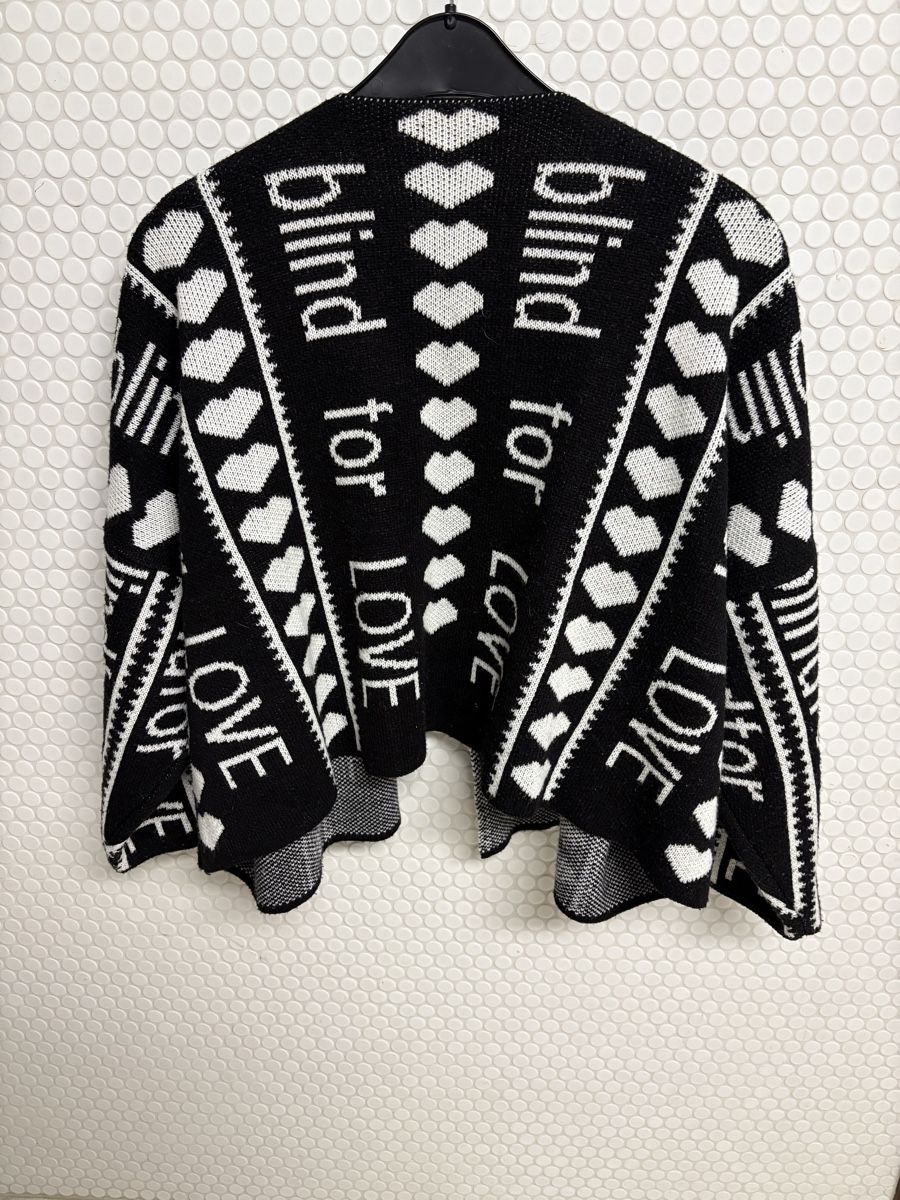 Jacken: Extravaganter Strickmantel mit Herzmuster, Grösse M/L – Gebraucht aus Basel von ann_7w6q 3