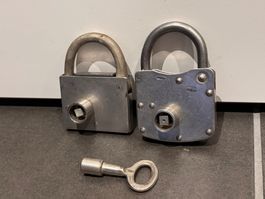 2 alte 4 Kant Schlösser Vorhängeschloss mit Schlüssel