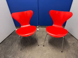 2 Stühle Fritz Hansen Serie 7 Arne Jacobsen rot