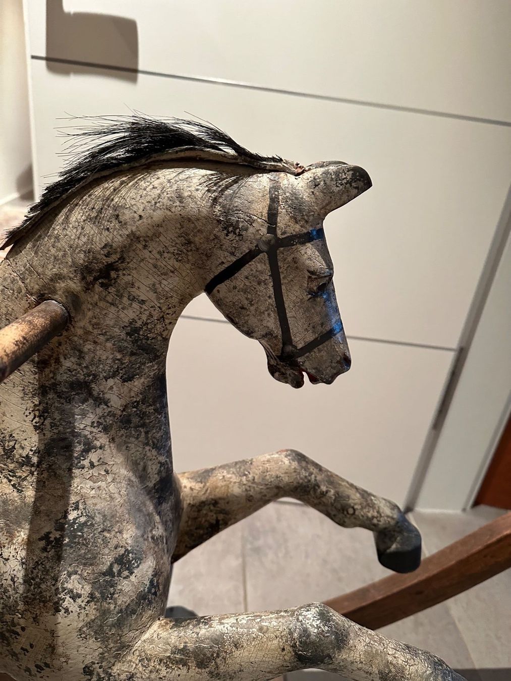 Giocattoli: Antikes Schaukelpferd restauriert – Usato da S. Antonino venduto da Swissbutler 3
