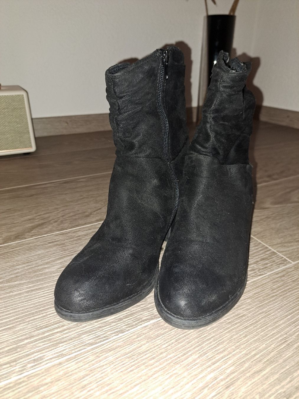 Scarpe da donna: Schwarze Wildleder Stiefeletten Grösse 38 – Usato da Wetzikon ZH venduto da secondhandsfashion 1