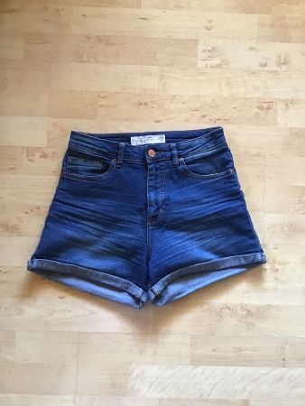 Kurze Jeans "Amisu" Gr. 38...