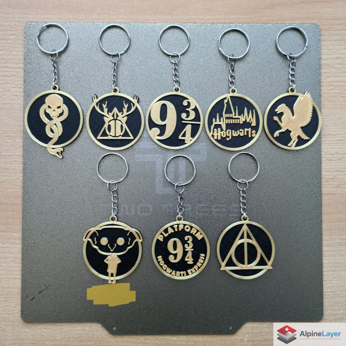 Portachiavi: Dobby Keychain Black Gold 3D Printed – Nuovo (secondo la descrizione) da Losone venduto da AlpineLayer