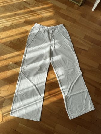 Weisse Sommerhose von Stradivarius, Grösse S