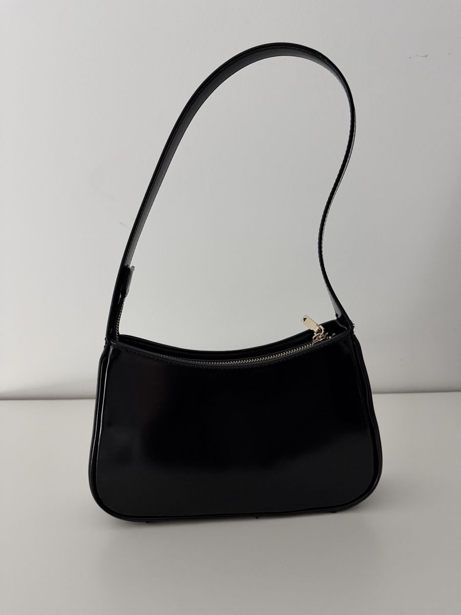 Guess Borse da donna: Guess Handtasche schwarz Lackoptik – Usato da St. Gallen venduto da boj_knj7 2