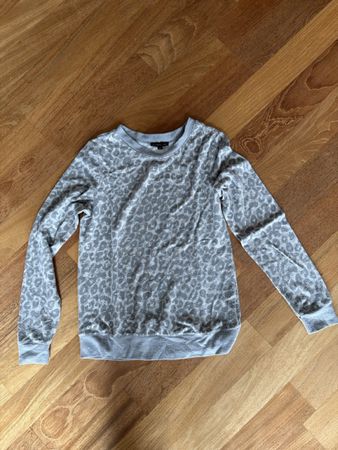 Pullover Celebrity Pink grau Leopardenmuster Grösse S