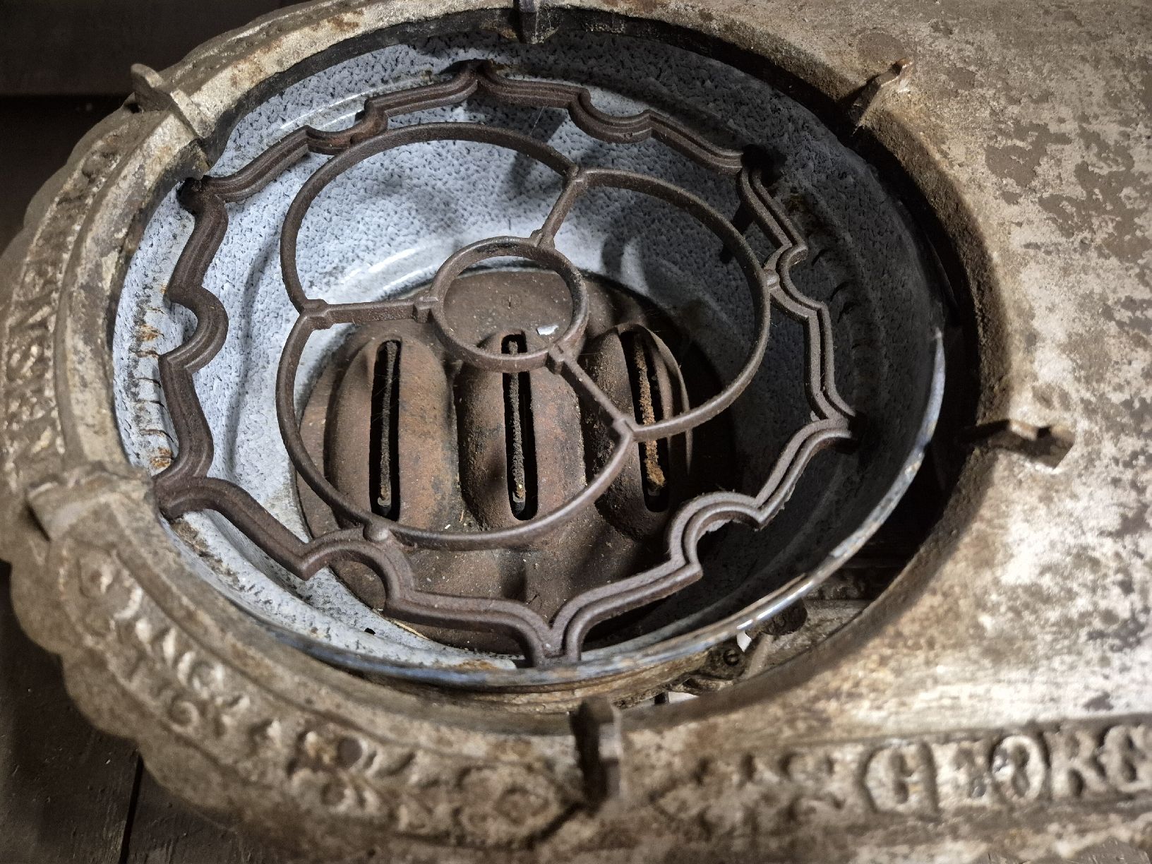 Altri mobili d'antiquariato: Antiker Ofen Grill Petrol Brenner – Difettoso da Escholzmatt venduto da tinutechag 2
