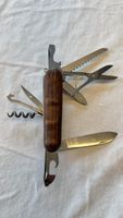 Victorinox Huntsman mit handgefertigten Nussbaum-Schalen