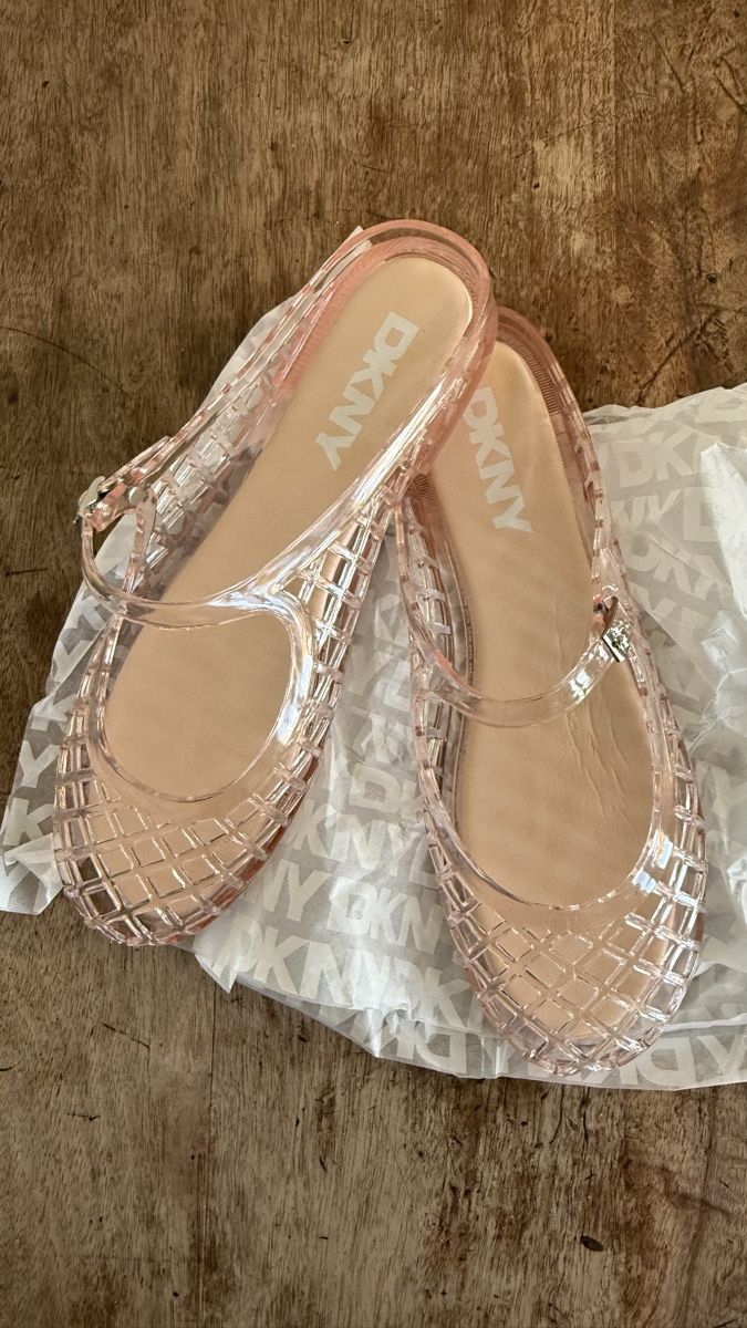 DKNY Damenschuhe: DKNY Sandalen / Flats Gr. 38.5 – Neu und originalverpackt aus Zürich von an_orange