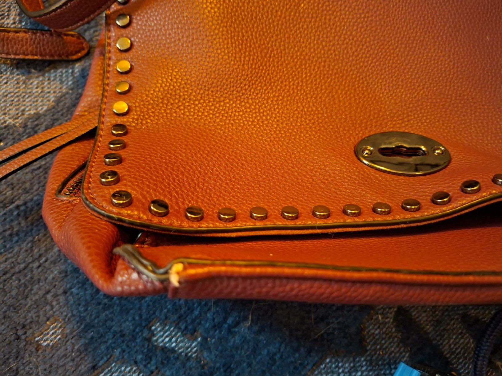 Sacs femmes: Weinrote Kunstledertasche – D'occasion à Effretikon par bartlizart 4