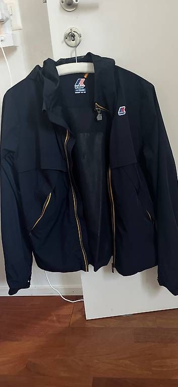 Giacche:  K-Way Regenjacke in Dunkelblau.  – Usato da Flueh venduto da AF74