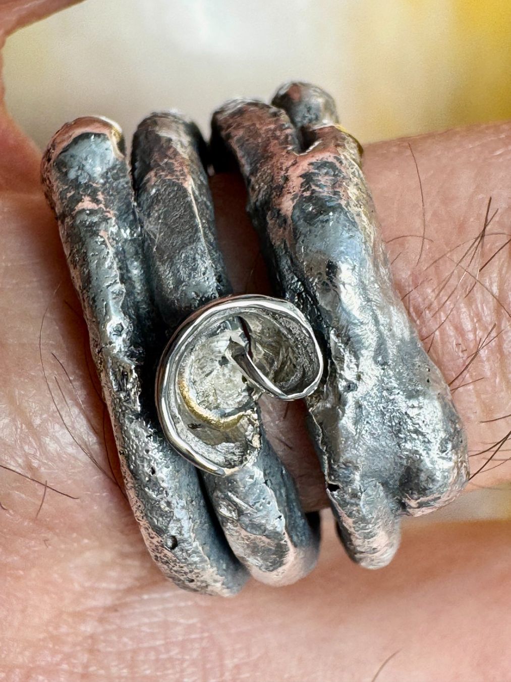 Anelli: Handgefertigter Massiver Silber-Weissgoldring – Nuovo e nell'imballaggio originale da Jona venduto da Herzschmiede 5