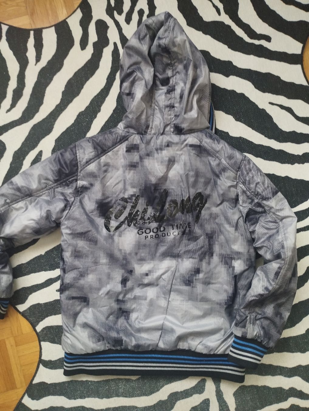 Giacche: Super coole Jacke 158 – Usato da Therwil venduto da Familie-family 2