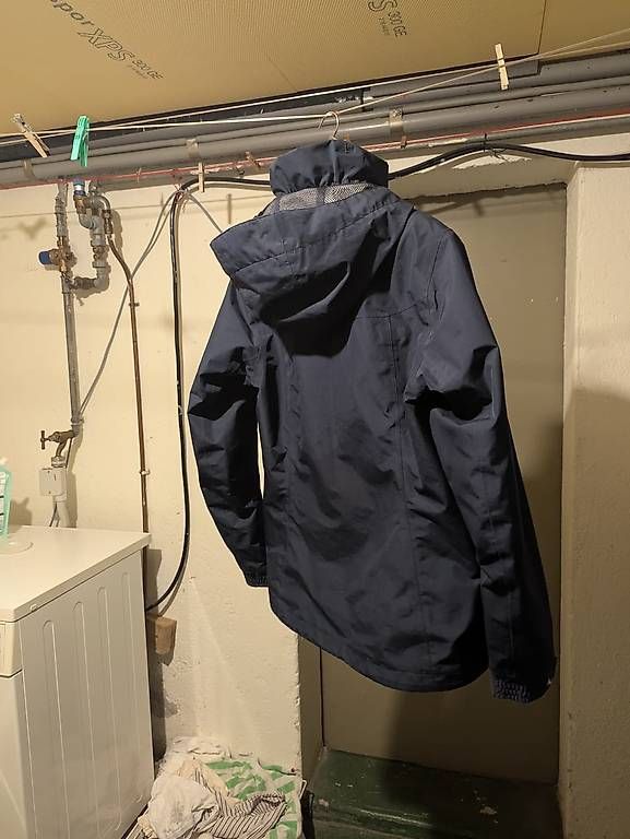 Helly Hansen Vestes: Regenjacke Helly Hansen – D'occasion à Köniz par mia_bnq5 2