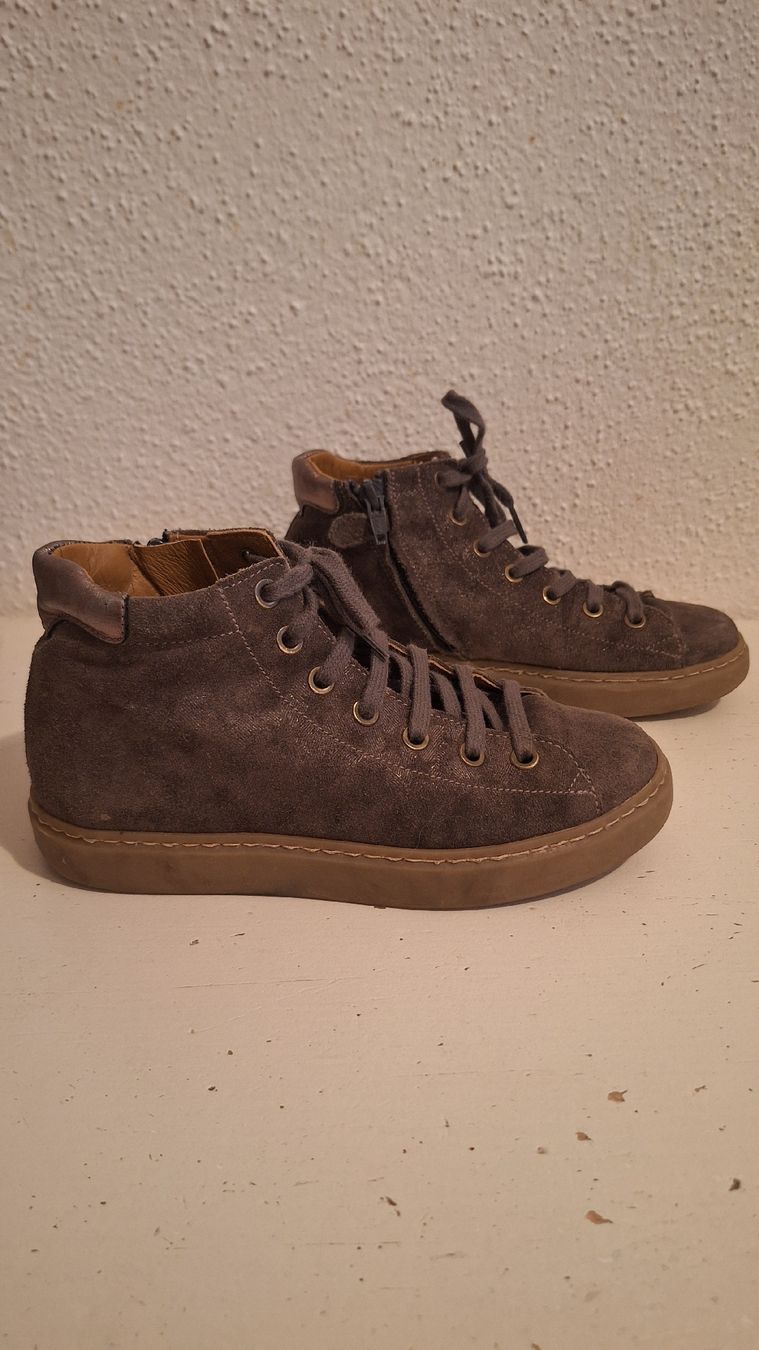 Schuhe für Jungen: Schuhe Mädchen 34, Wildleder Braun – Gebraucht aus Richterswil von C011 1