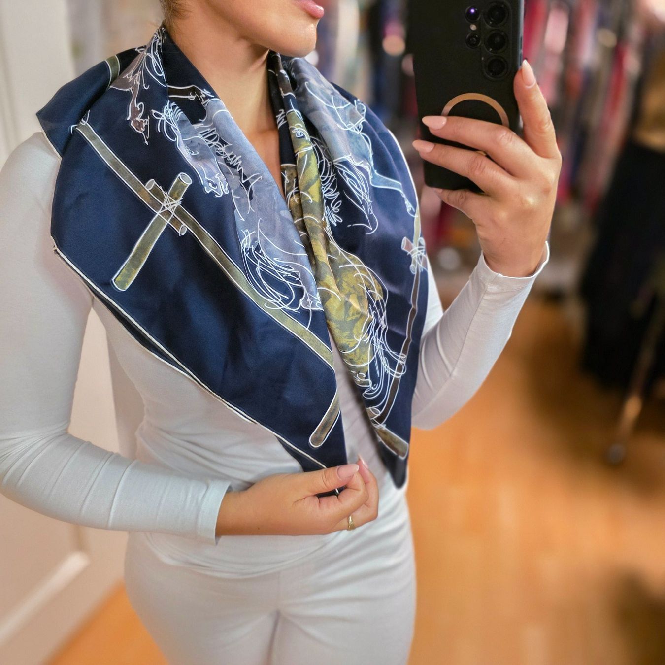 Foulard & Sciarpe: Seidenfoulard Pferde auf der Weide – Nuovo (secondo la descrizione) da Wald ZH venduto da CapLux