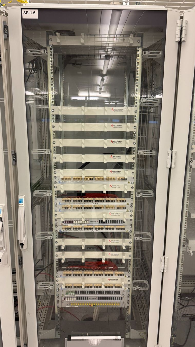 Rittal Racks & Ständer: Rittal Serverrack / Netzwerkschrank TS8 800x800x2000mm, Top – Gebraucht aus Basel von protekto