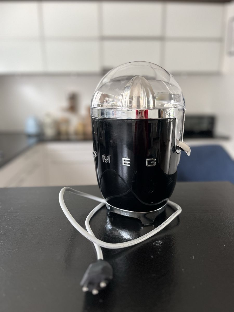 Smeg Appareils de cuisine: Presse-agrumes SMEG noir – D'occasion à La Chaux-de-Fonds par eli_9dy8